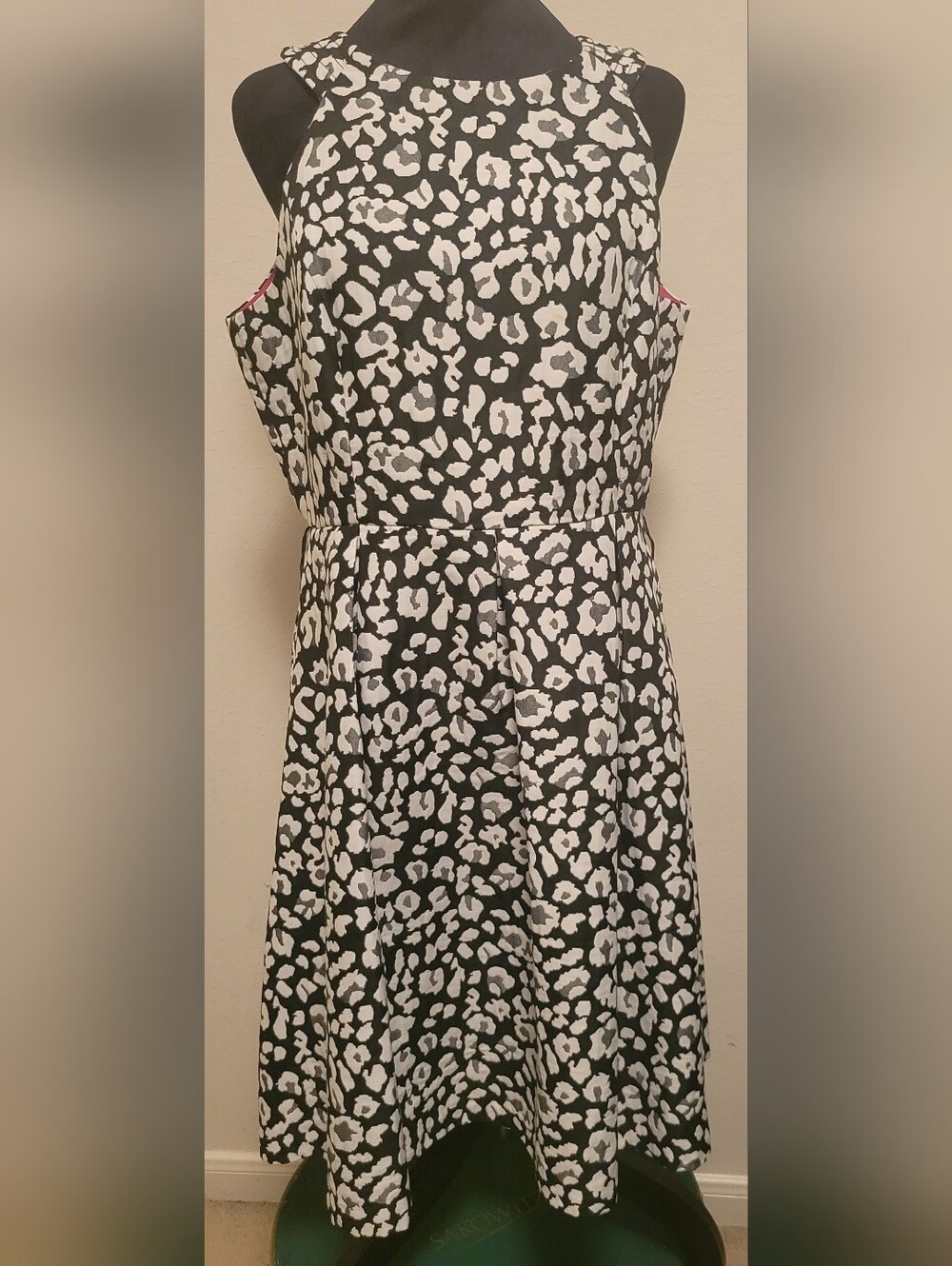 Muse Black and White Leopard Print Sleeveless Tunic Top